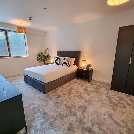 Stunning 4-Bedroom Townhouse With Free Parking 맨체스터 외부 사진