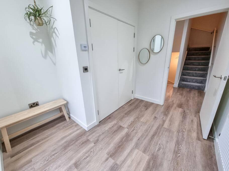 Stunning 4-Bedroom Townhouse With Free Parking 맨체스터 외부 사진