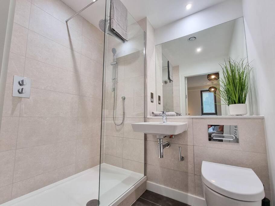 Stunning 4-Bedroom Townhouse With Free Parking 맨체스터 외부 사진