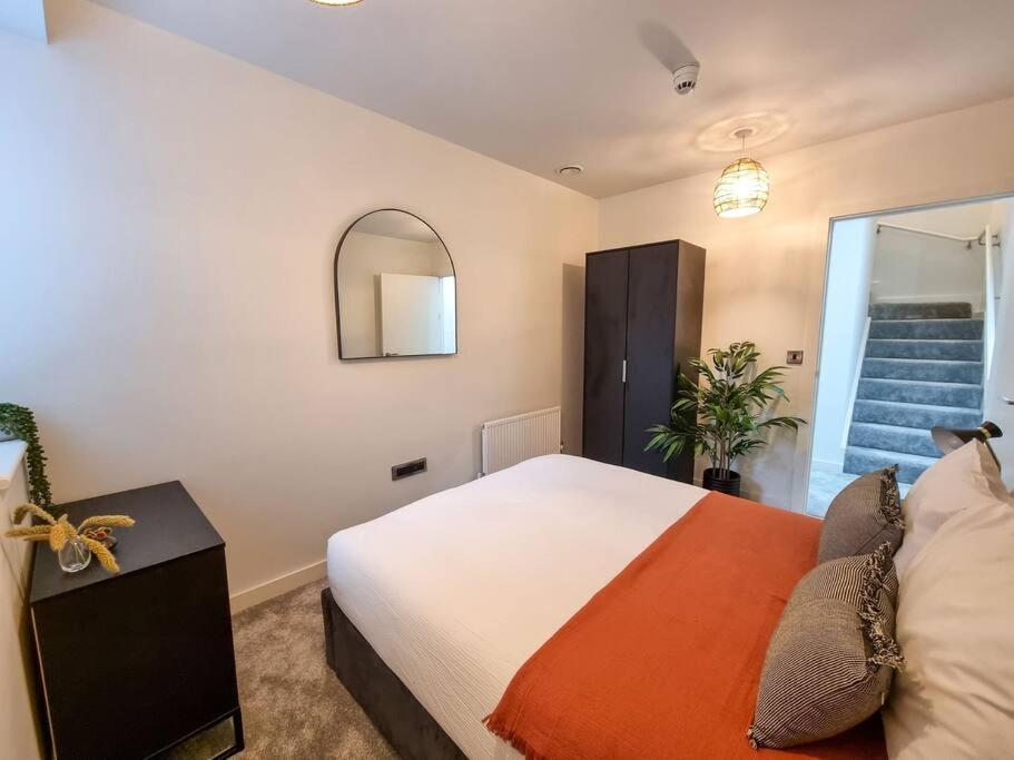 Stunning 4-Bedroom Townhouse With Free Parking 맨체스터 외부 사진