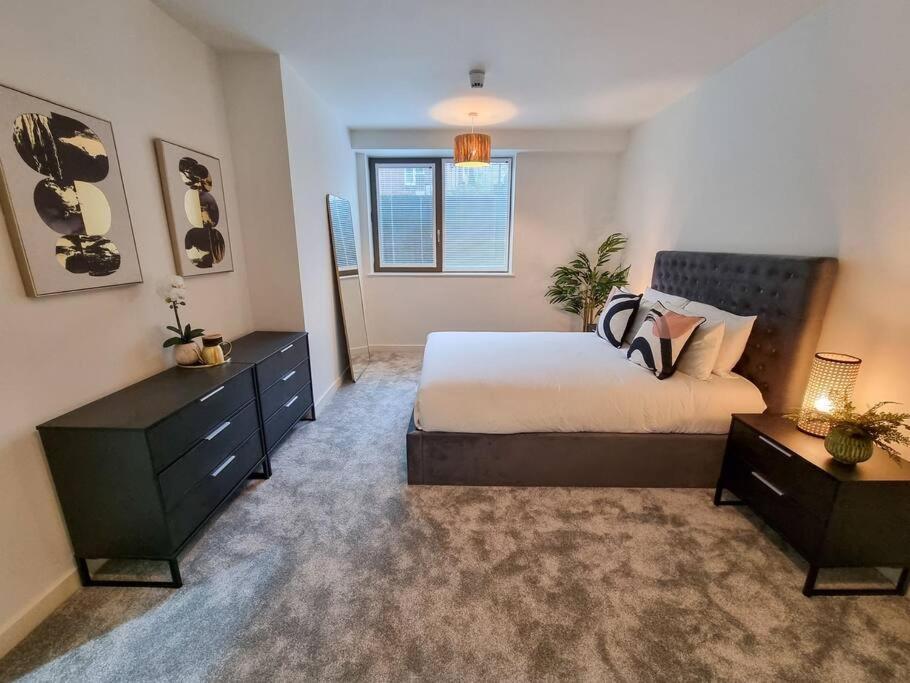 Stunning 4-Bedroom Townhouse With Free Parking 맨체스터 외부 사진
