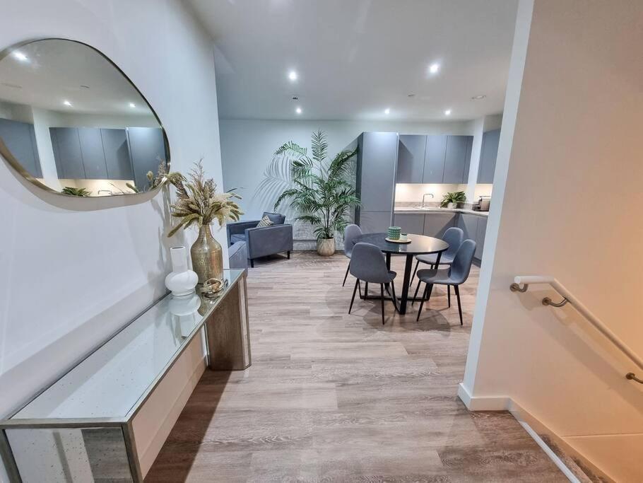 Stunning 4-Bedroom Townhouse With Free Parking 맨체스터 외부 사진